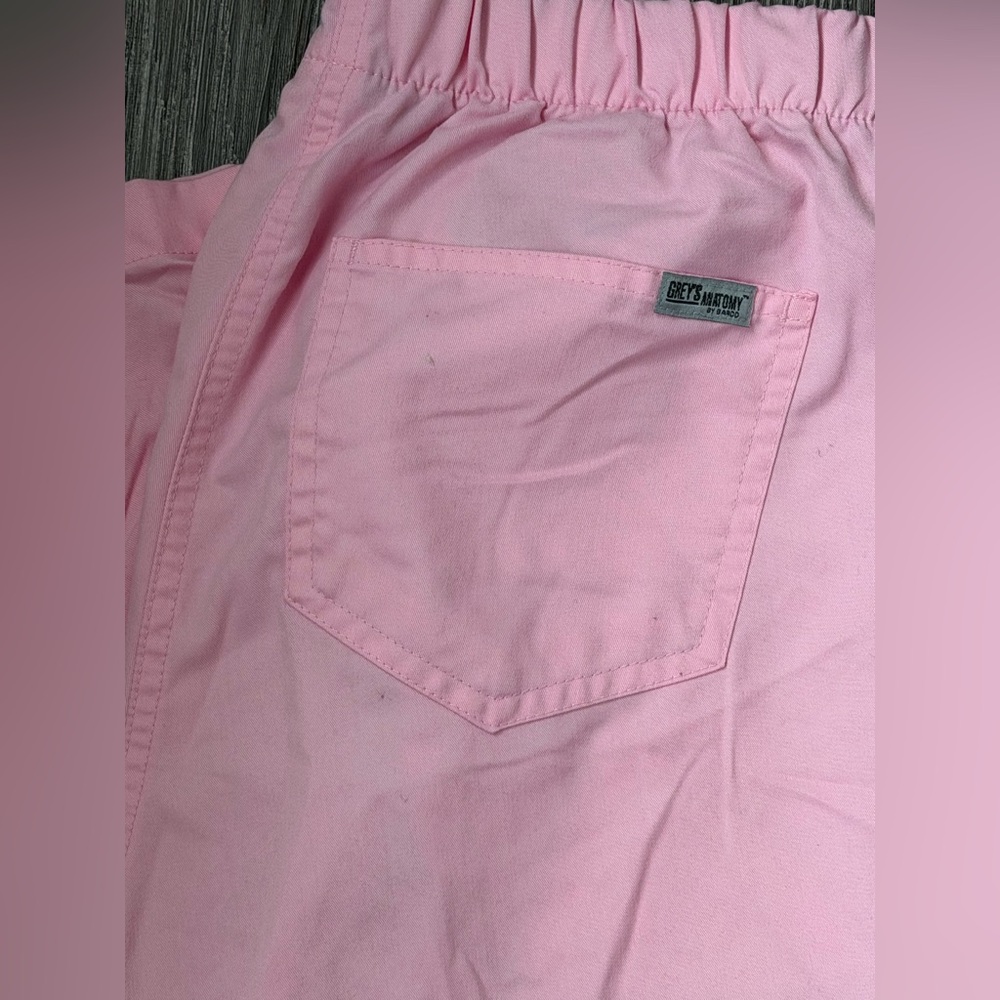 Baby pinks greys anatomy scrubs - Picture 2 of 5